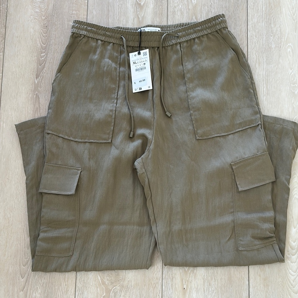 COPY - NWT ZARA Women’s Olive Cargo Pants - Size XL